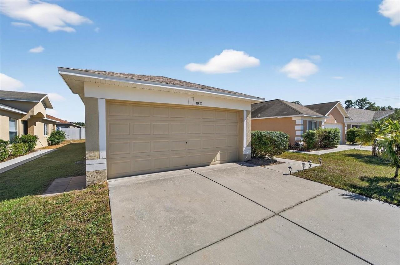 11812 Lynmoor Dr - Photo 6 of 50