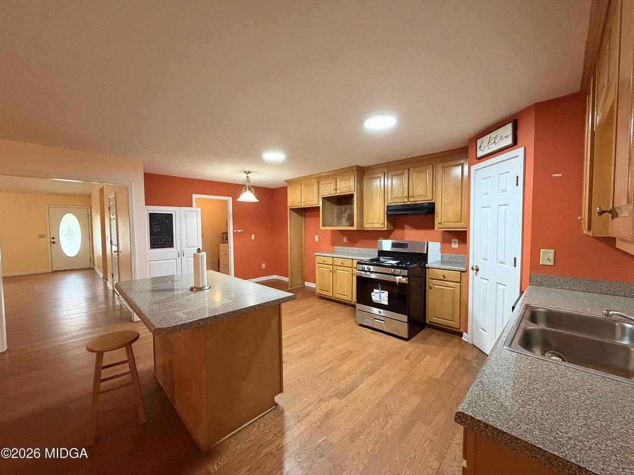 300 Bennie Pl - Photo 3 of 17