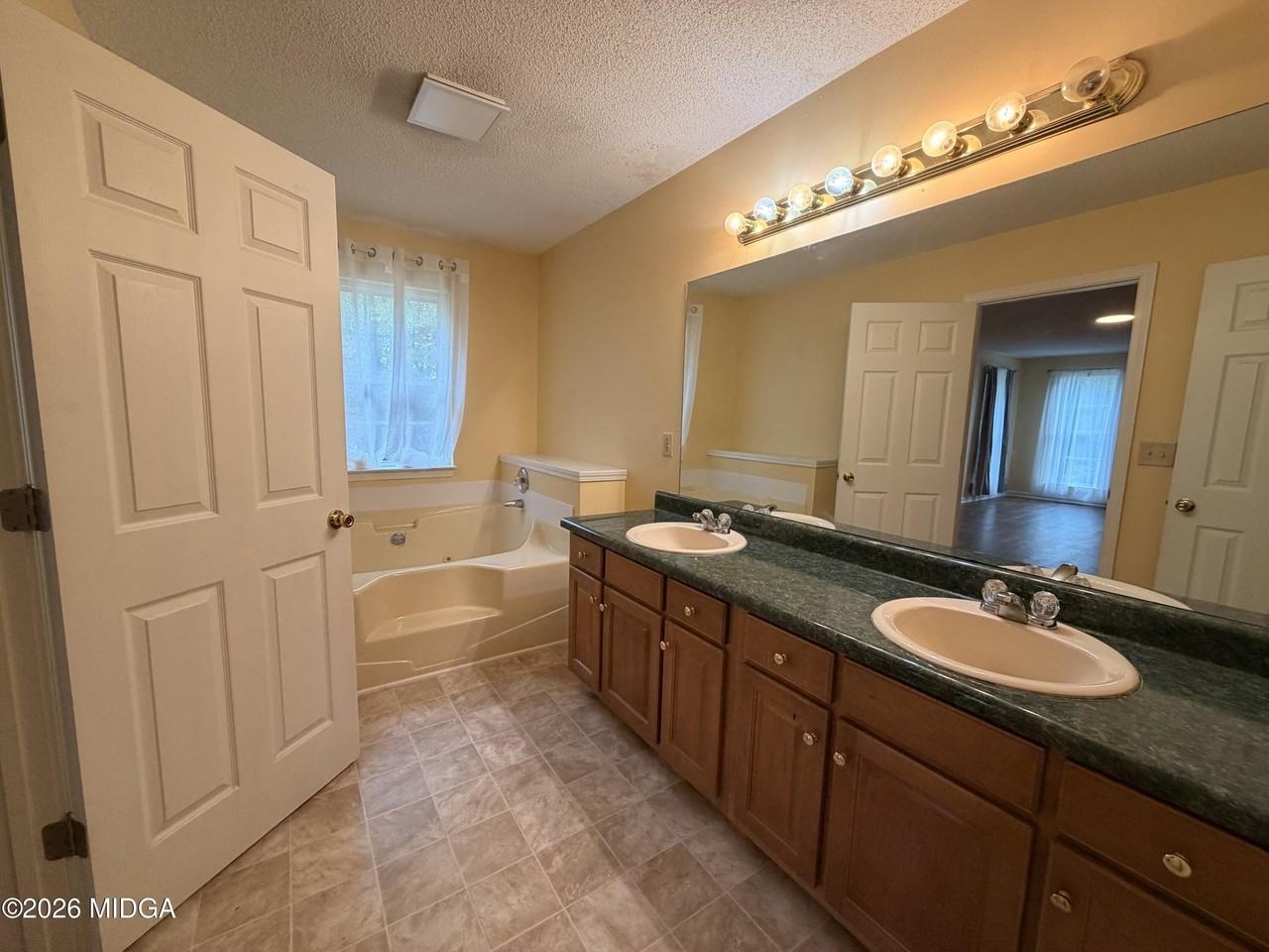 300 Bennie Pl - Photo 5 of 17