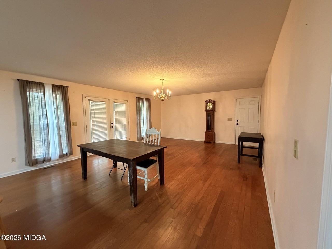 300 Bennie Pl - Photo 7 of 17