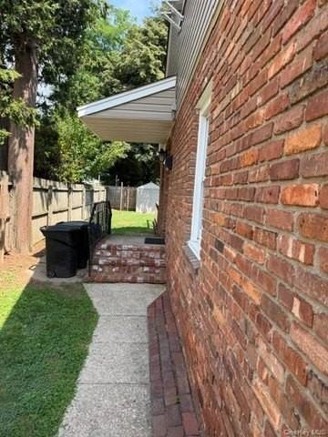 187 E 11th St #B - Photo 3 of 17