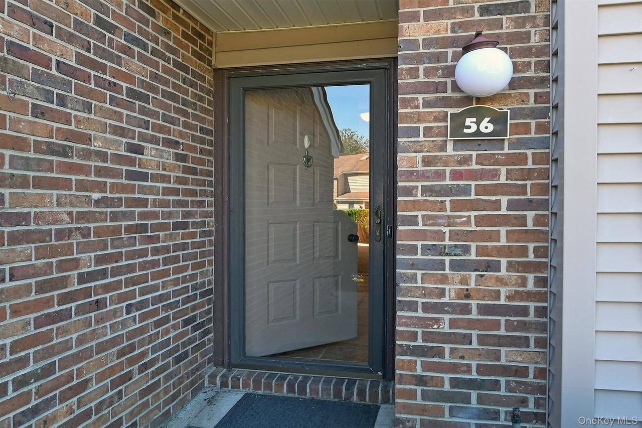 56 S Pond Ln - Photo 5 of 18