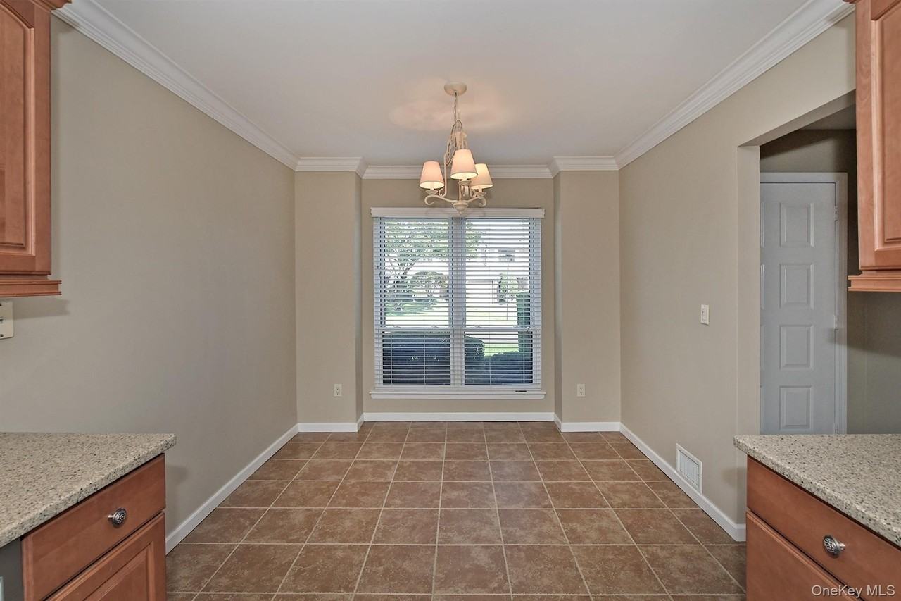 56 S Pond Ln - Photo 7 of 18
