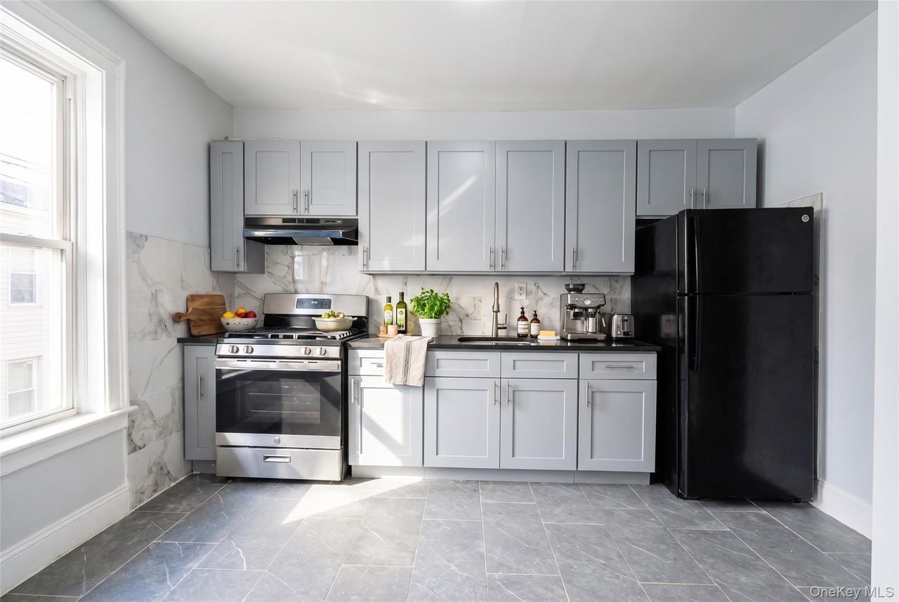 9717 147th Pl - Photo 4 of 9
