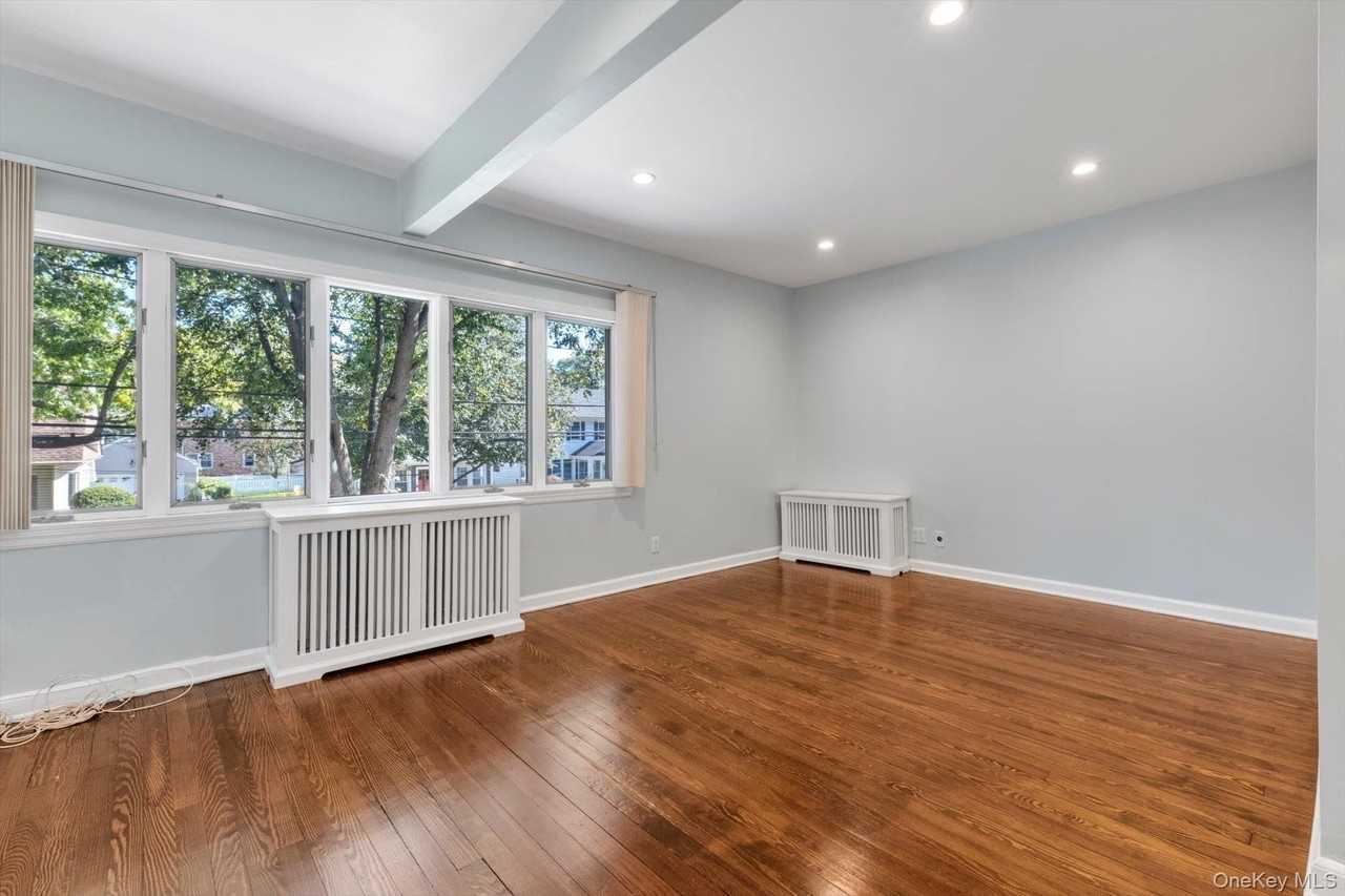 48 Emerson Ave - Photo 4 of 19