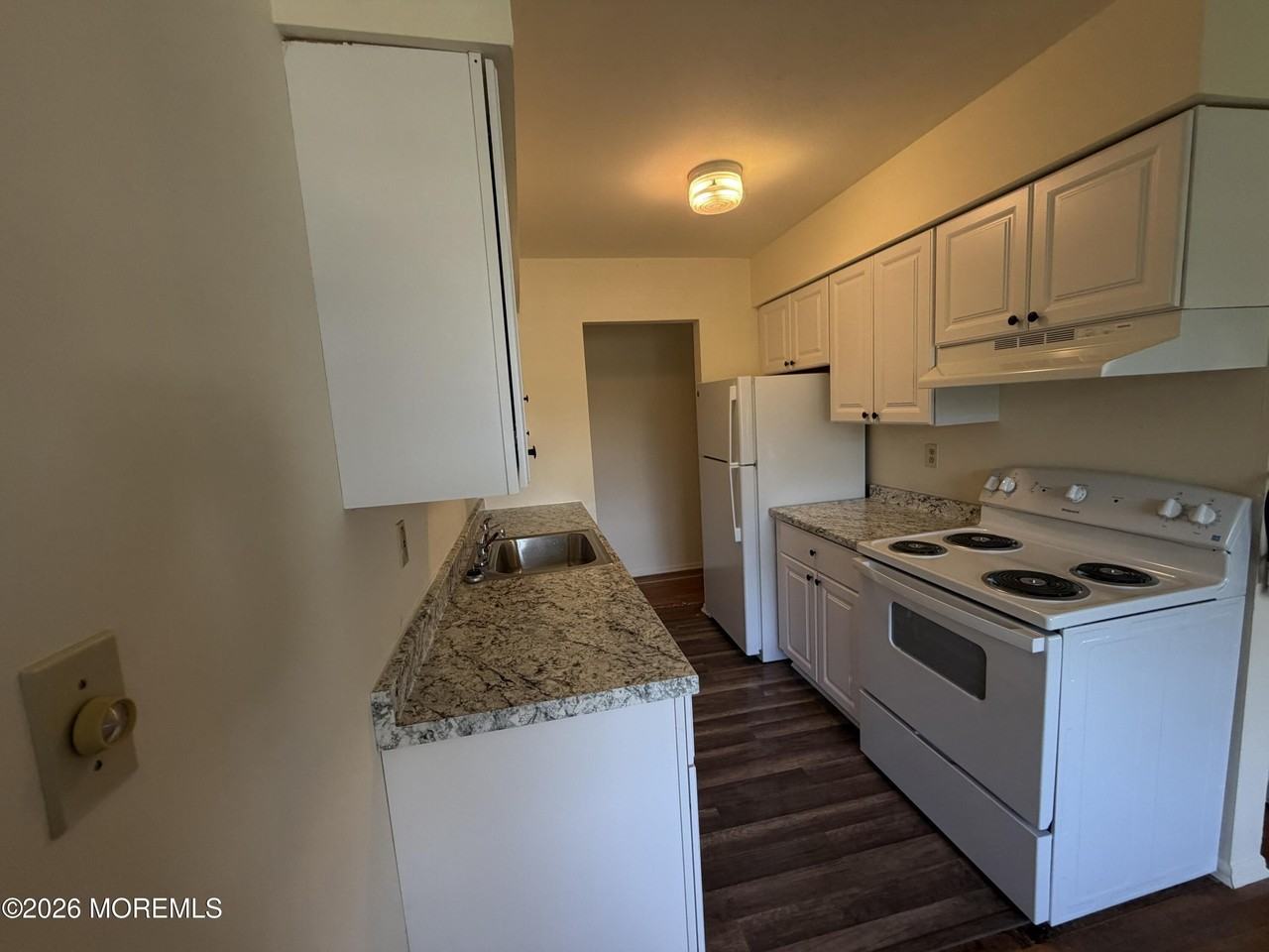84 Manchester Ct #E - Photo 3 of 7