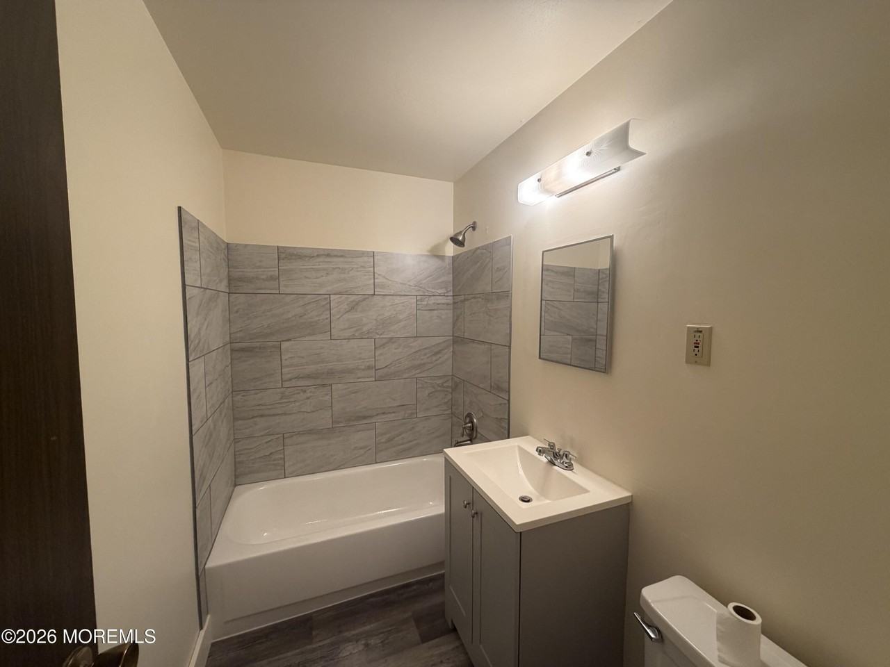 84 Manchester Ct #E - Photo 6 of 7