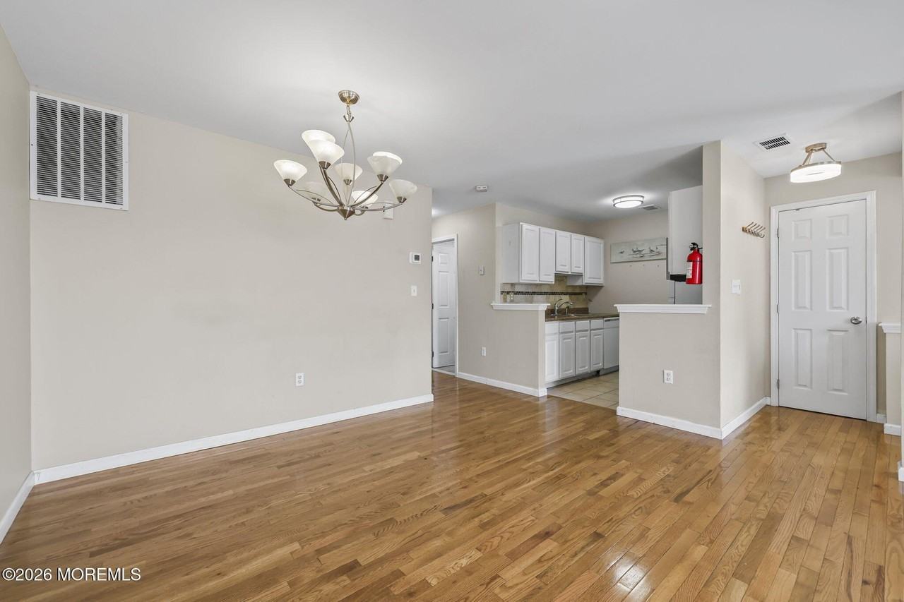 205 6th Ave #5 - Photo 4 of 16