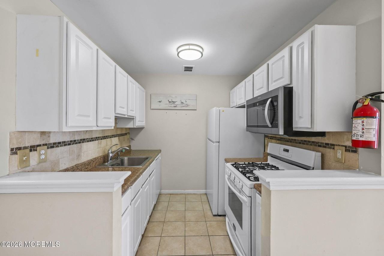 205 6th Ave #5 - Photo 6 of 16