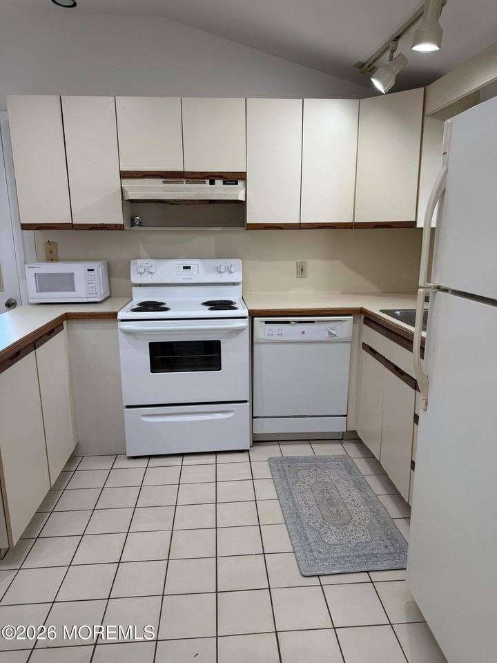 1904 Meadow Rd - Photo 5 of 15