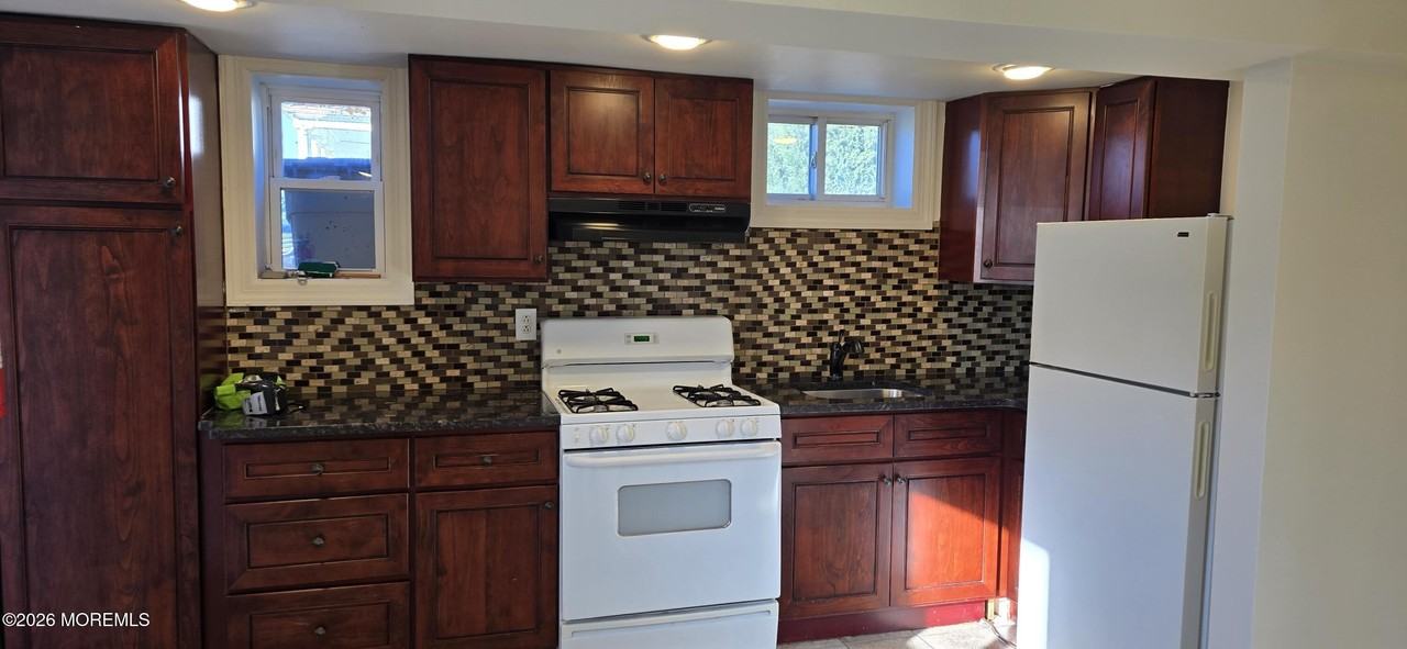 19 Broadway - Photo 2 of 10
