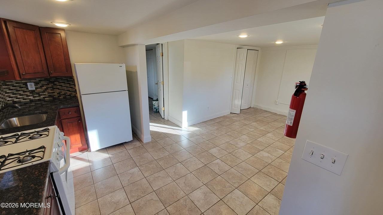 19 Broadway - Photo 3 of 10