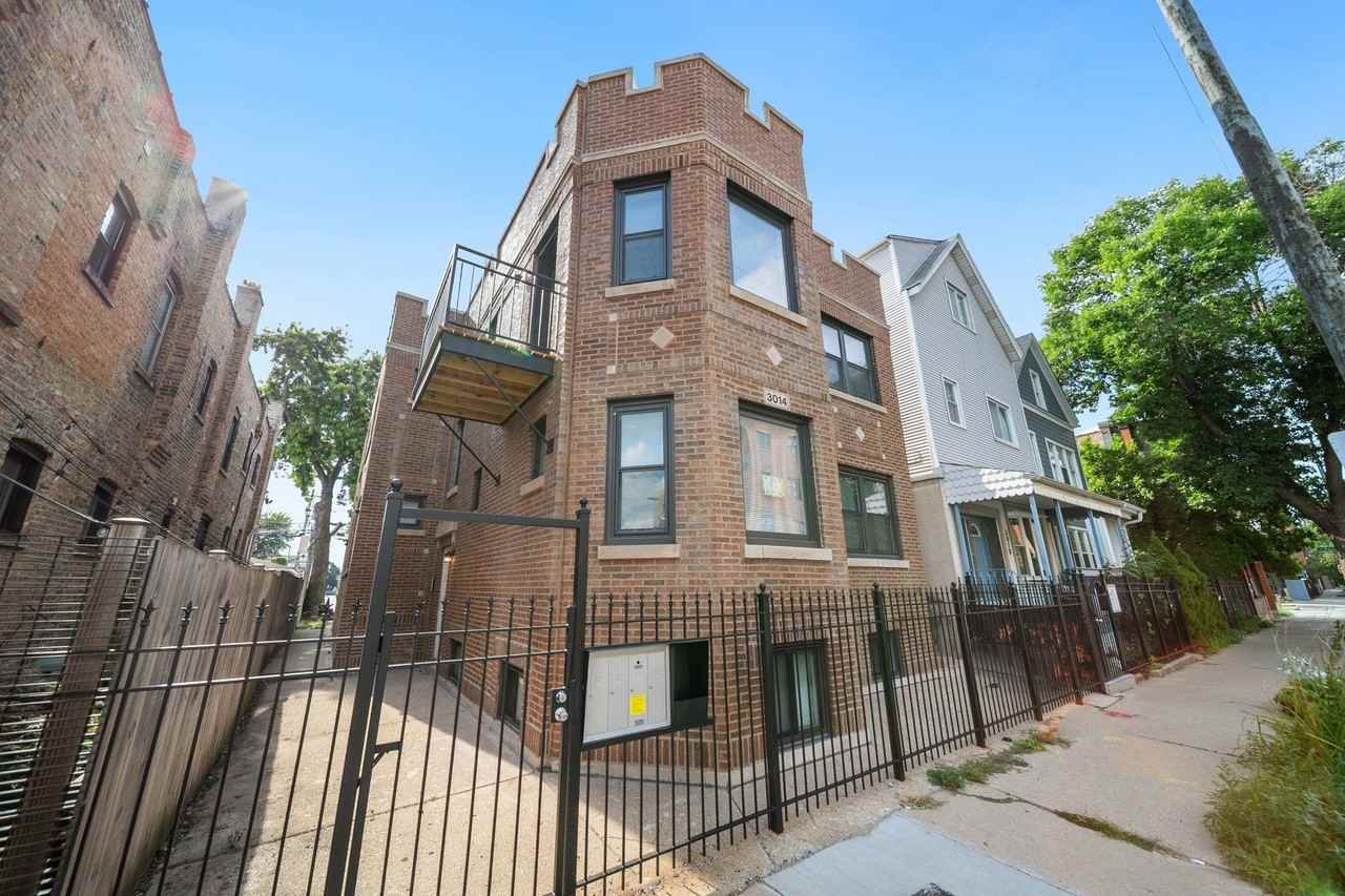 3014 N California Ave #1FE - Photo 2 of 24