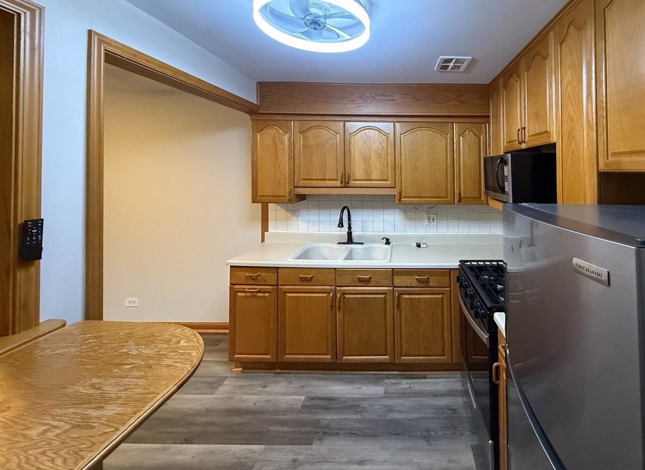 16W471 79th St #4-105 - Photo 4 of 12