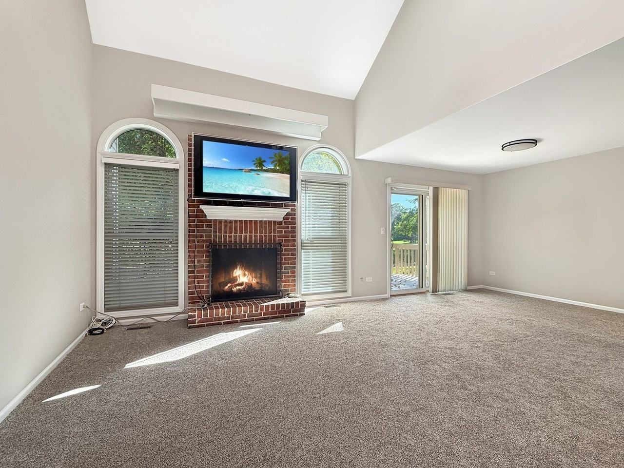 2103 N Coldspring Rd - Photo 2 of 14