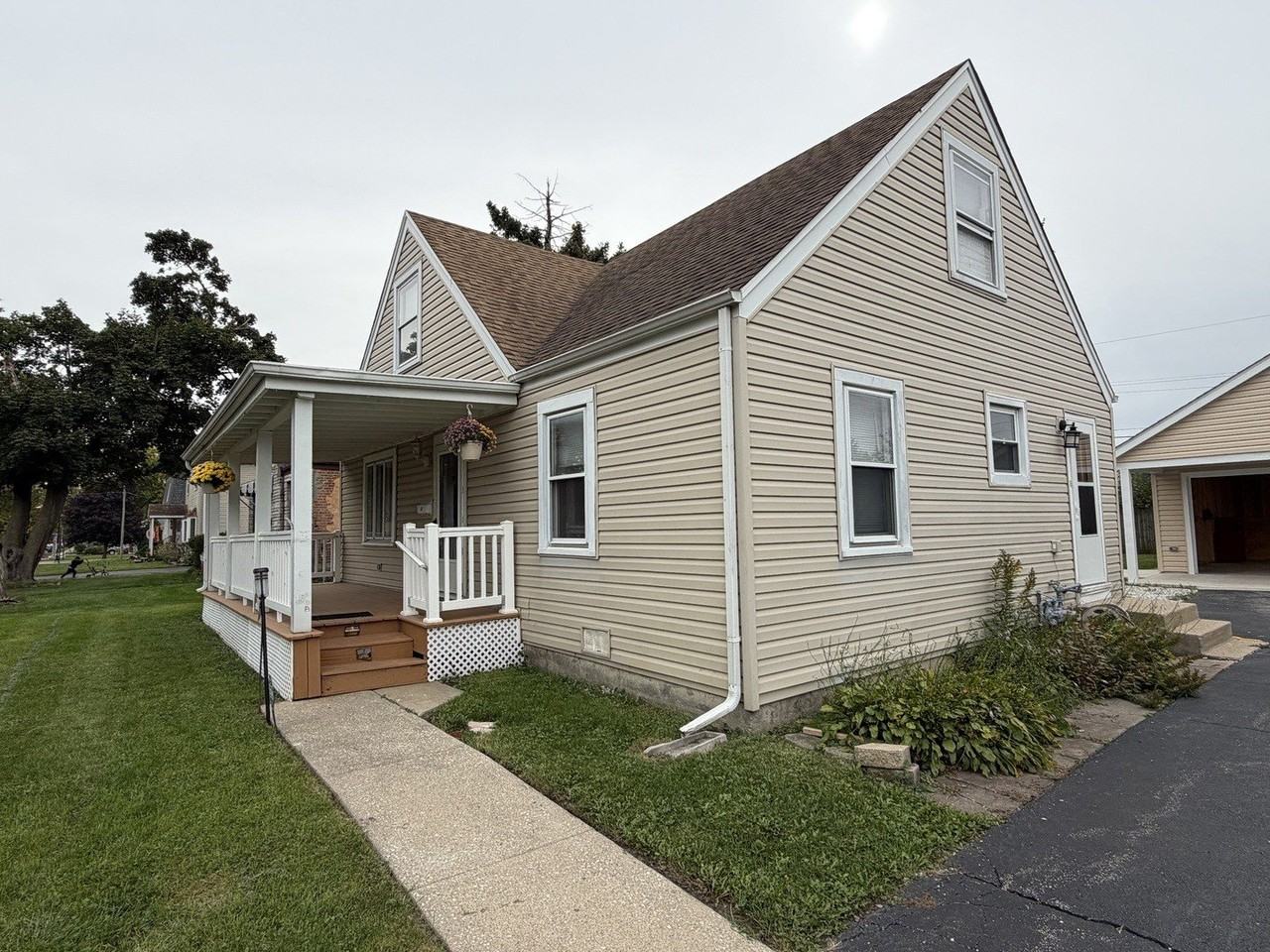 221 E Dickens Ave - Photo 5 of 35
