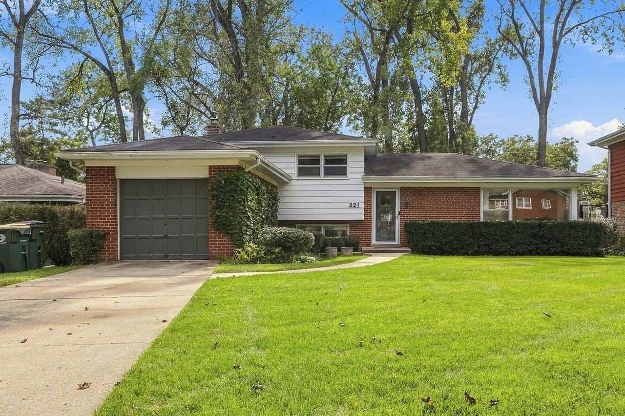 221 W Sheridan Pl - Photo 2 of 50