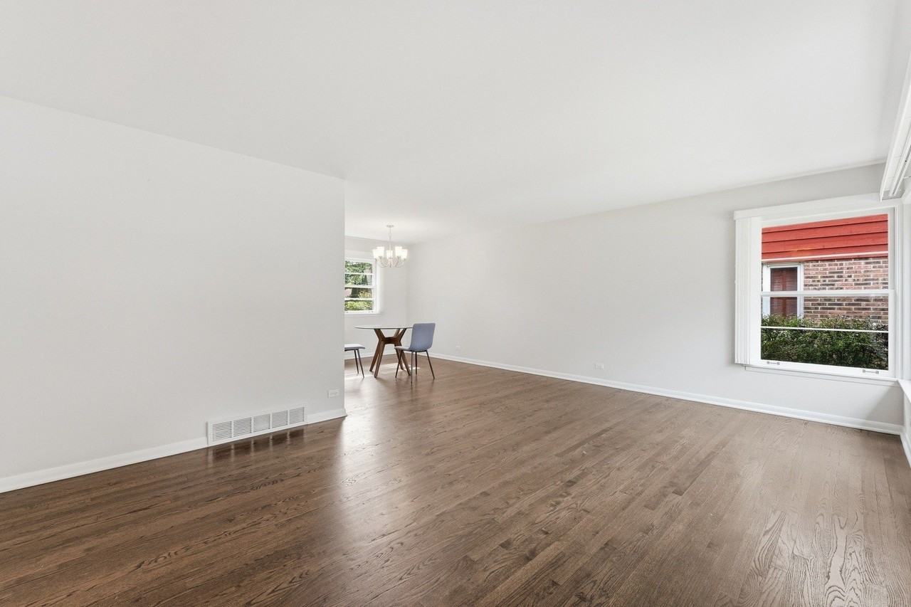 221 W Sheridan Pl - Photo 3 of 50