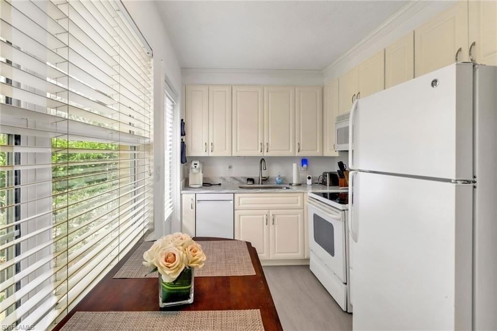 207 8th Ave S #207A - Photo 5 of 26