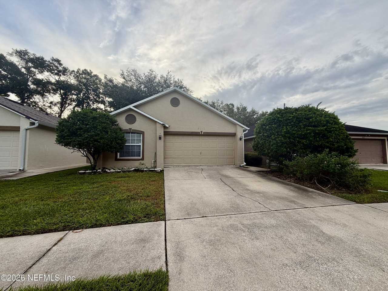 8311 Oak Crossing Dr W - Photo 2 of 25