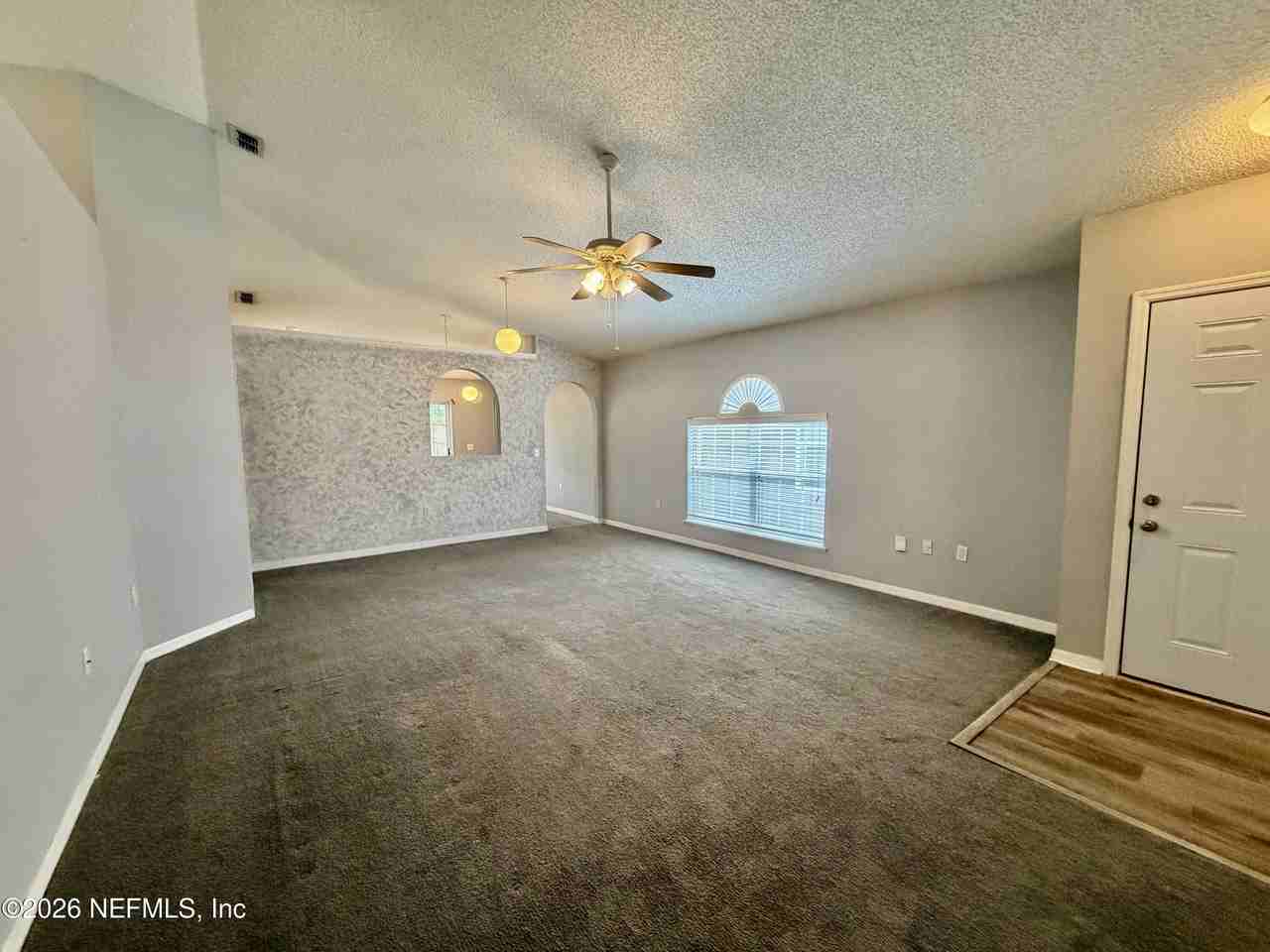 8311 Oak Crossing Dr W - Photo 4 of 25