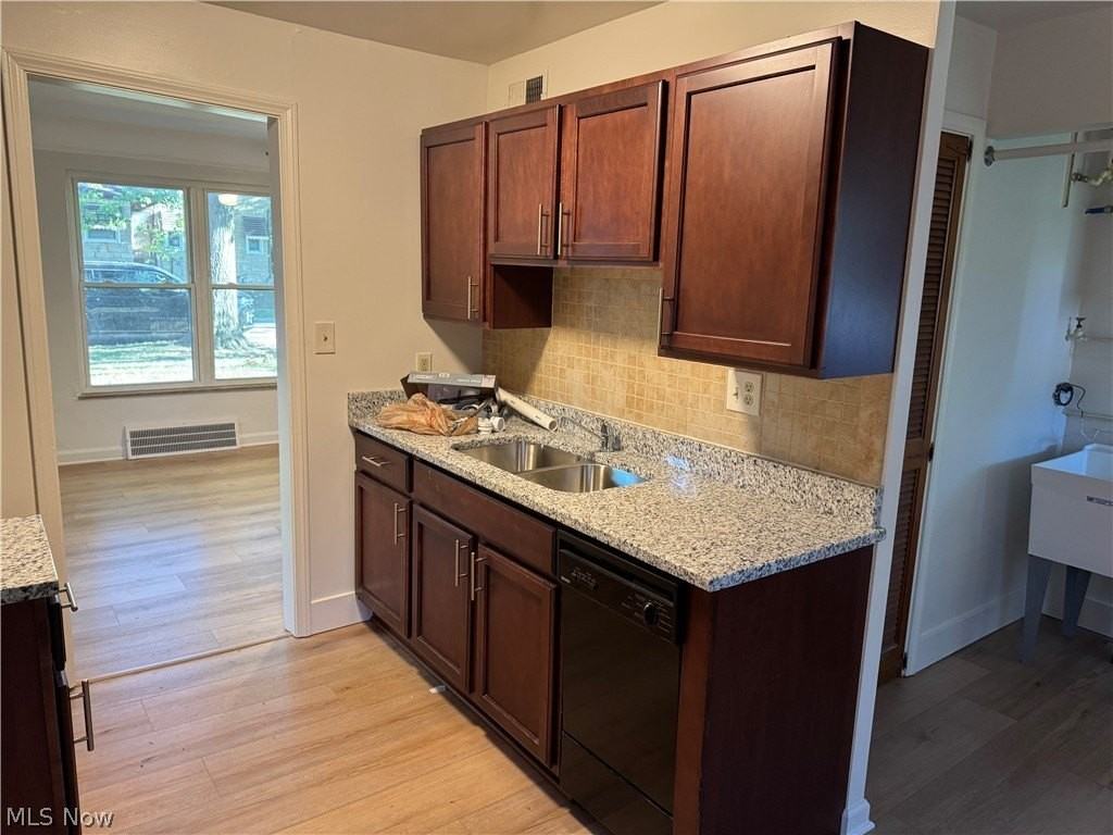 20990 Crystal Ave - Photo 3 of 14