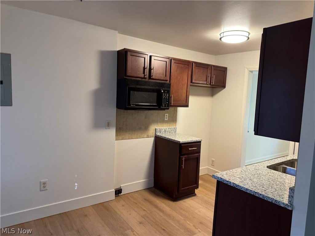 20990 Crystal Ave - Photo 4 of 14
