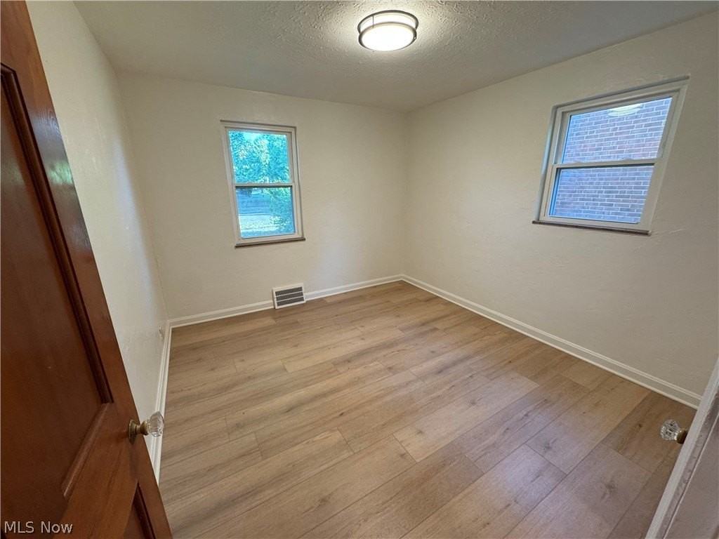 20990 Crystal Ave - Photo 6 of 14