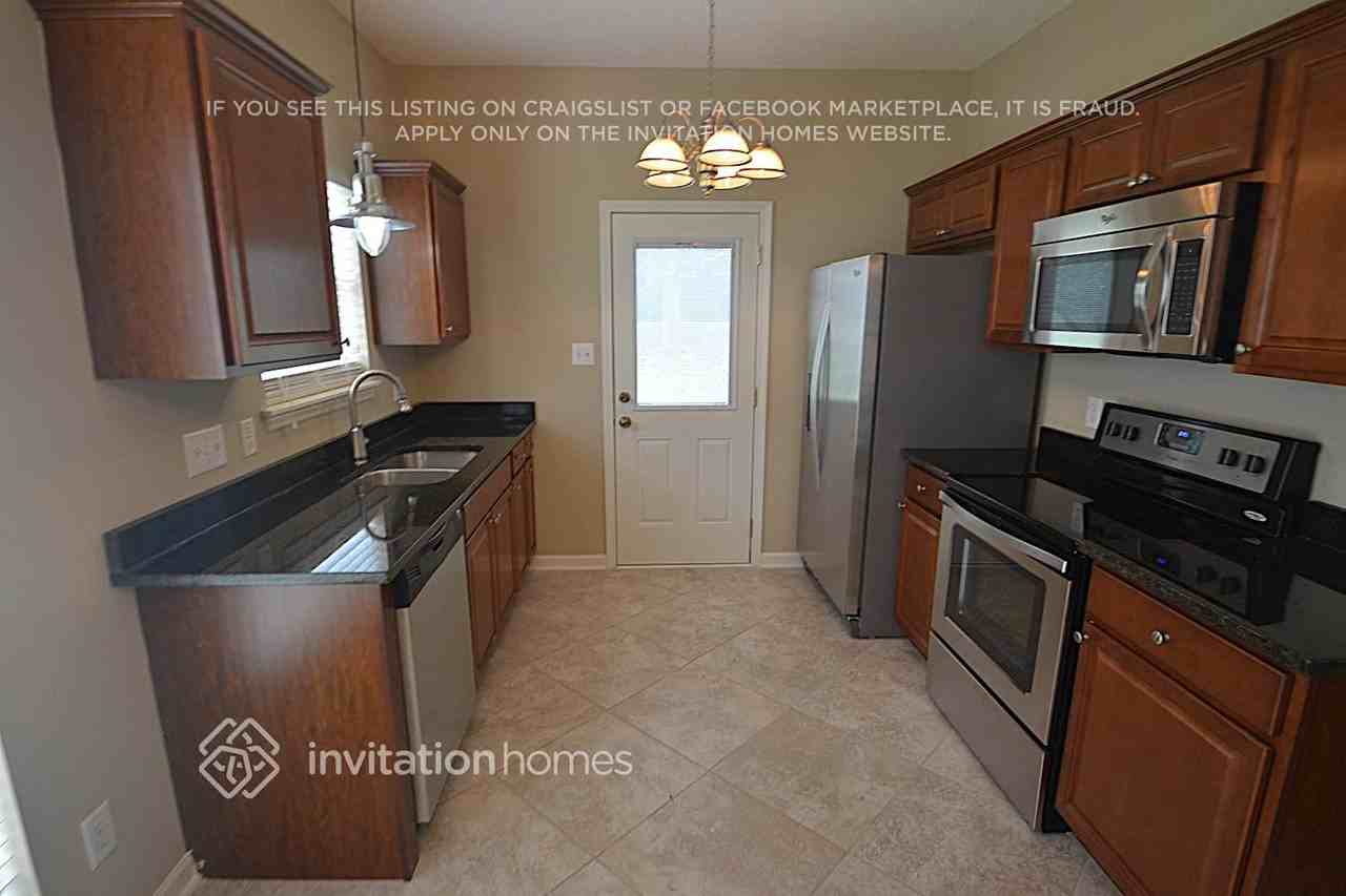 13418 Bolingbrook Ln - Photo 3 of 10