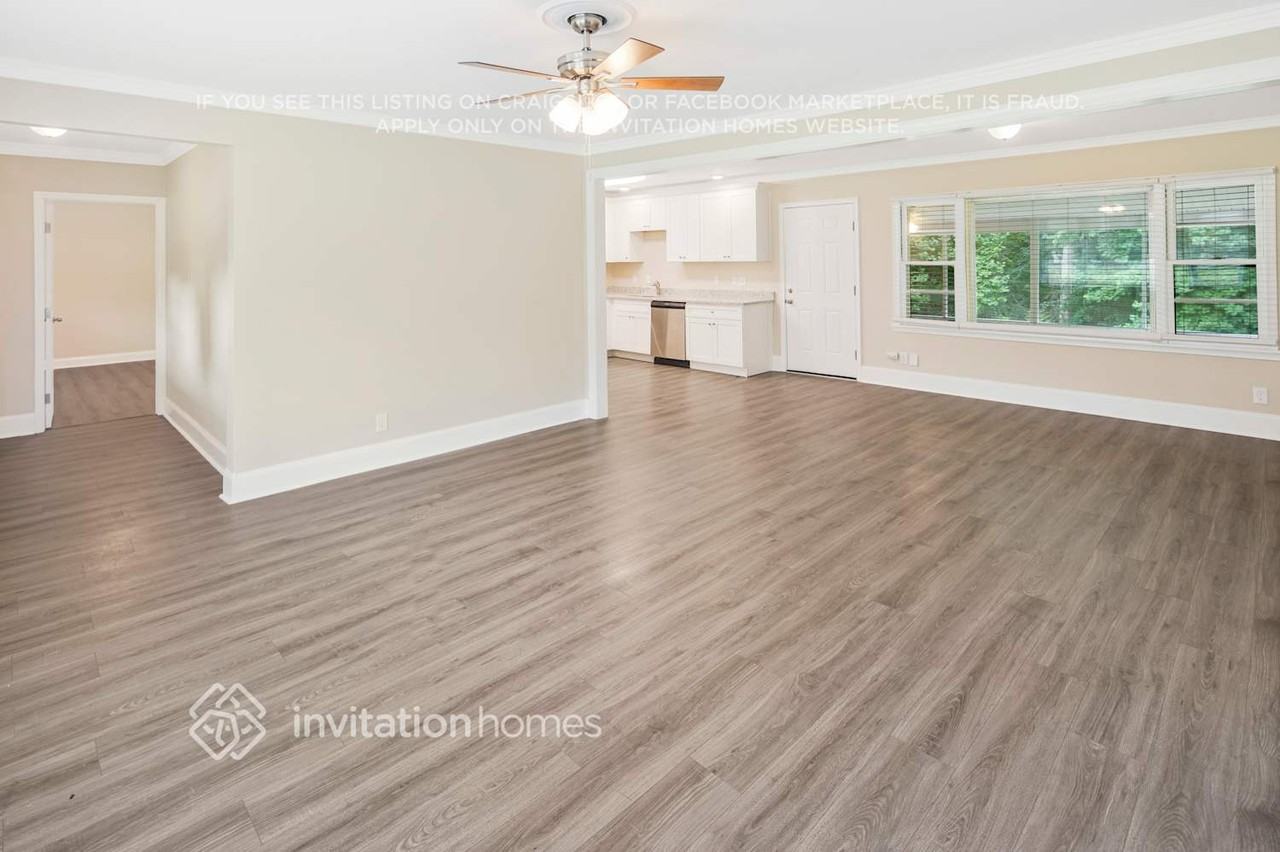 6205 King George Dr - Photo 5 of 32