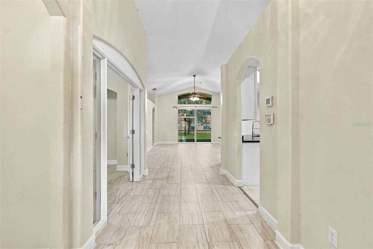 16207 Ashley Park Pl - Photo 4 of 50