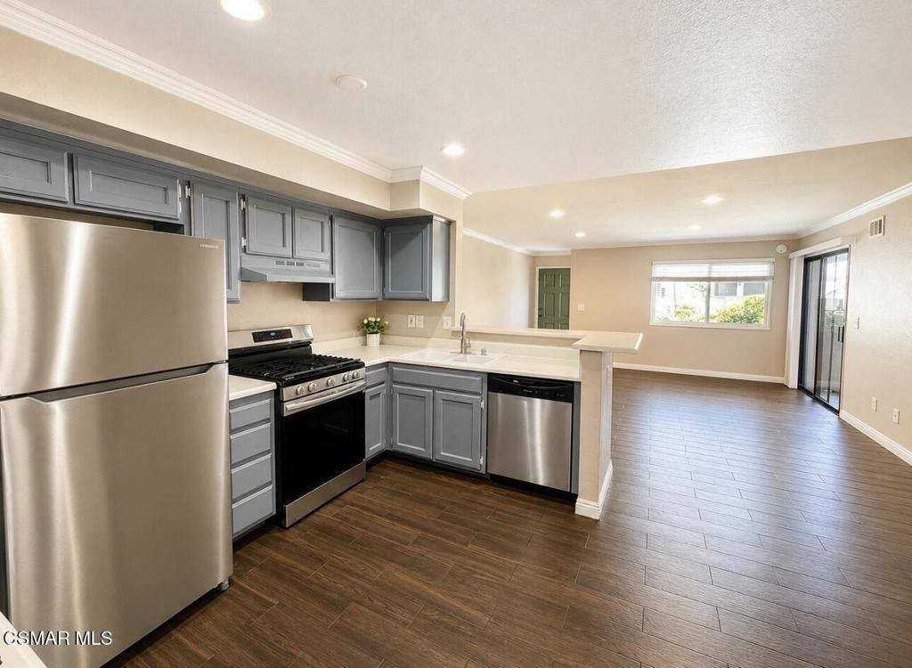 151 Majestic Ct - Photo 3 of 18