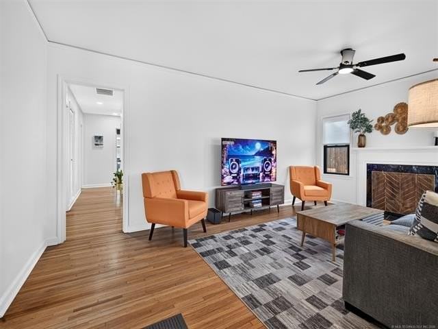 2227 S Florence Pl - Photo 5 of 44