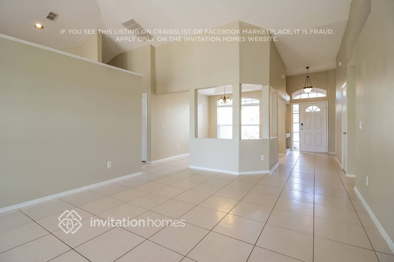 12747 Waterhaven Cir - Photo 5 of 20
