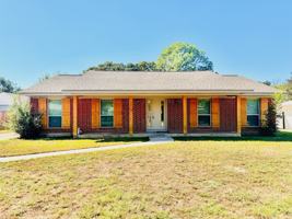 featured image of 1710 Cresthaven Dr