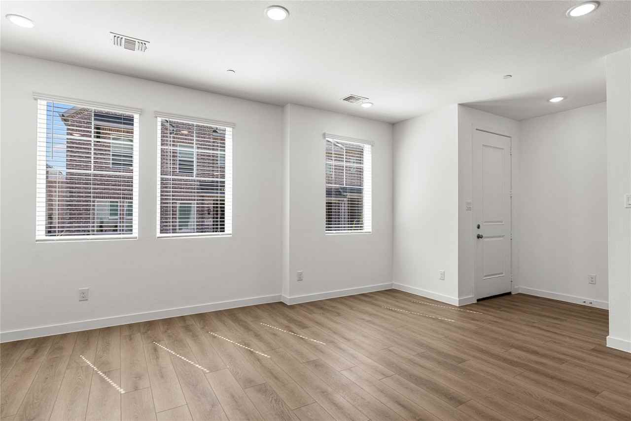 5712 Terrace Dr - Photo 3 of 27