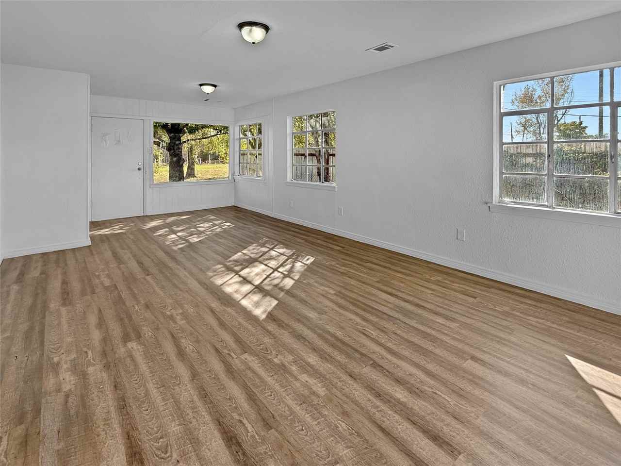 1009 E 11th St - Photo 3 of 14