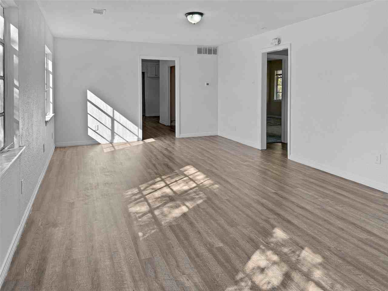 1009 E 11th St - Photo 4 of 14
