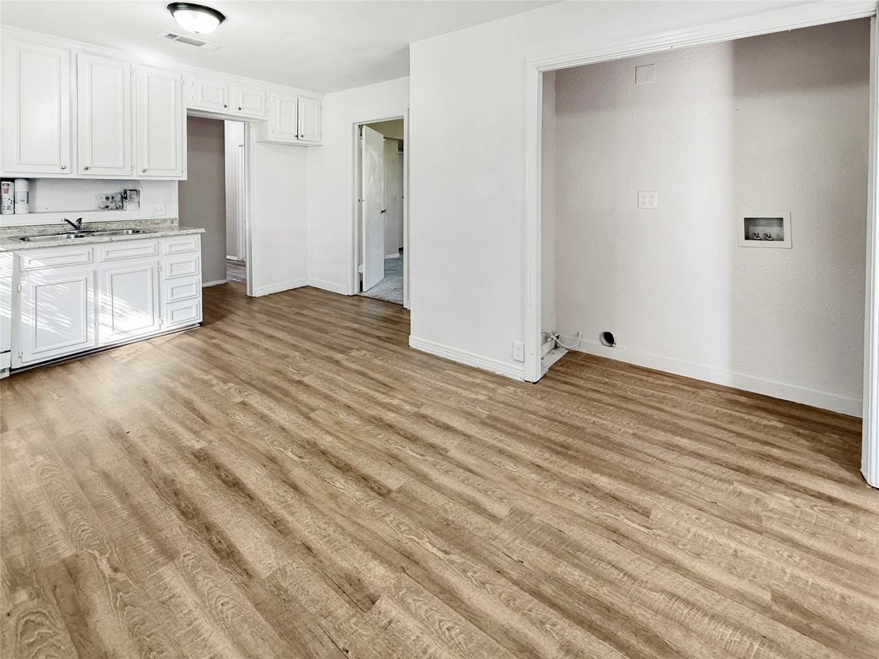 1009 E 11th St - Photo 7 of 14