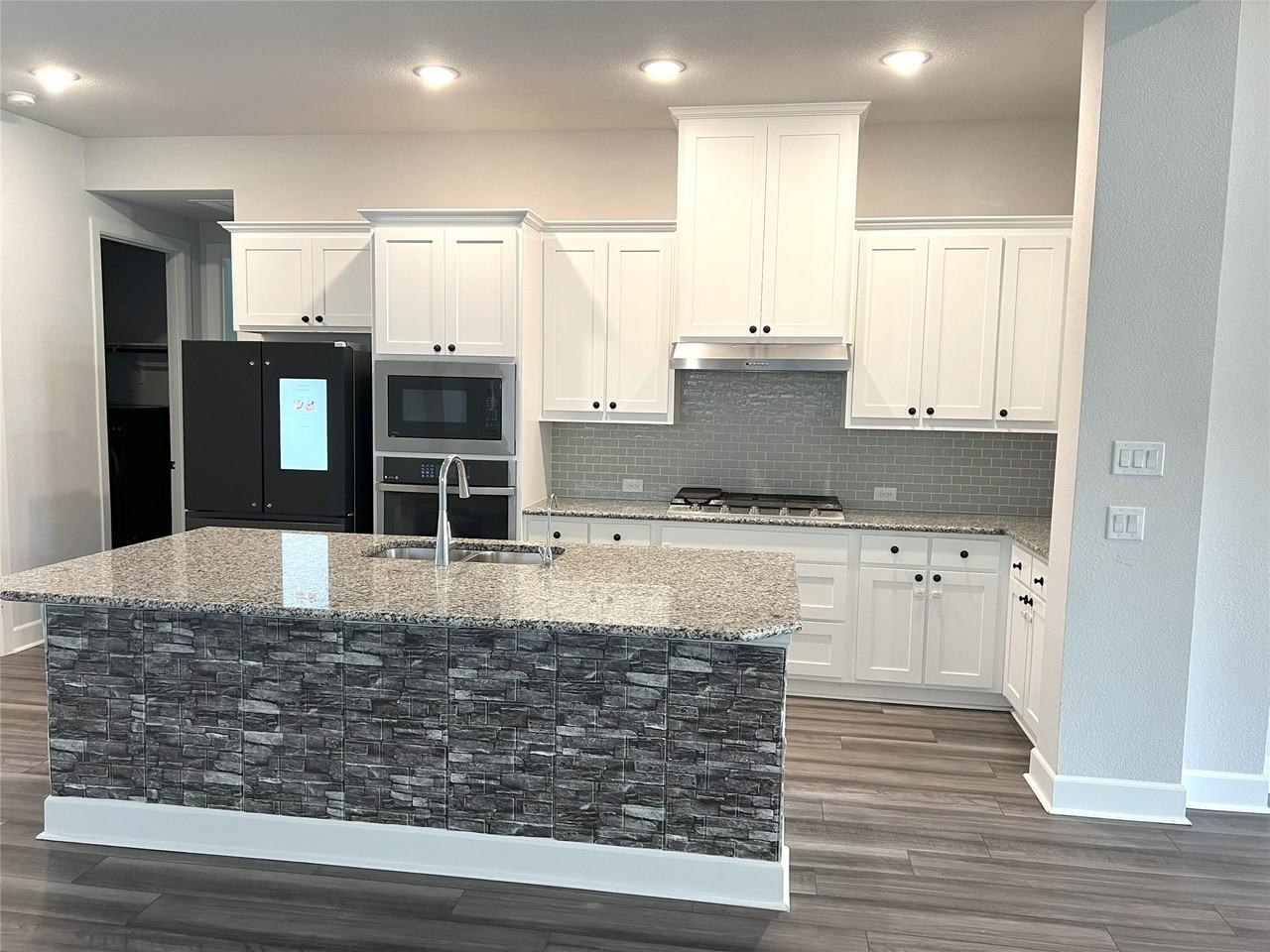 352 Foxthorne Way - Photo 2 of 27