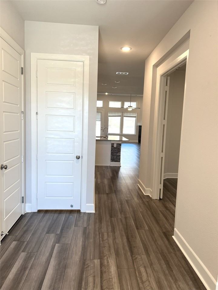 352 Foxthorne Way - Photo 3 of 27