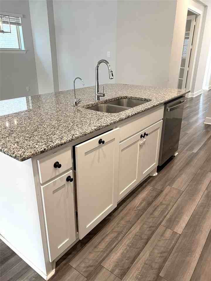 352 Foxthorne Way - Photo 7 of 27