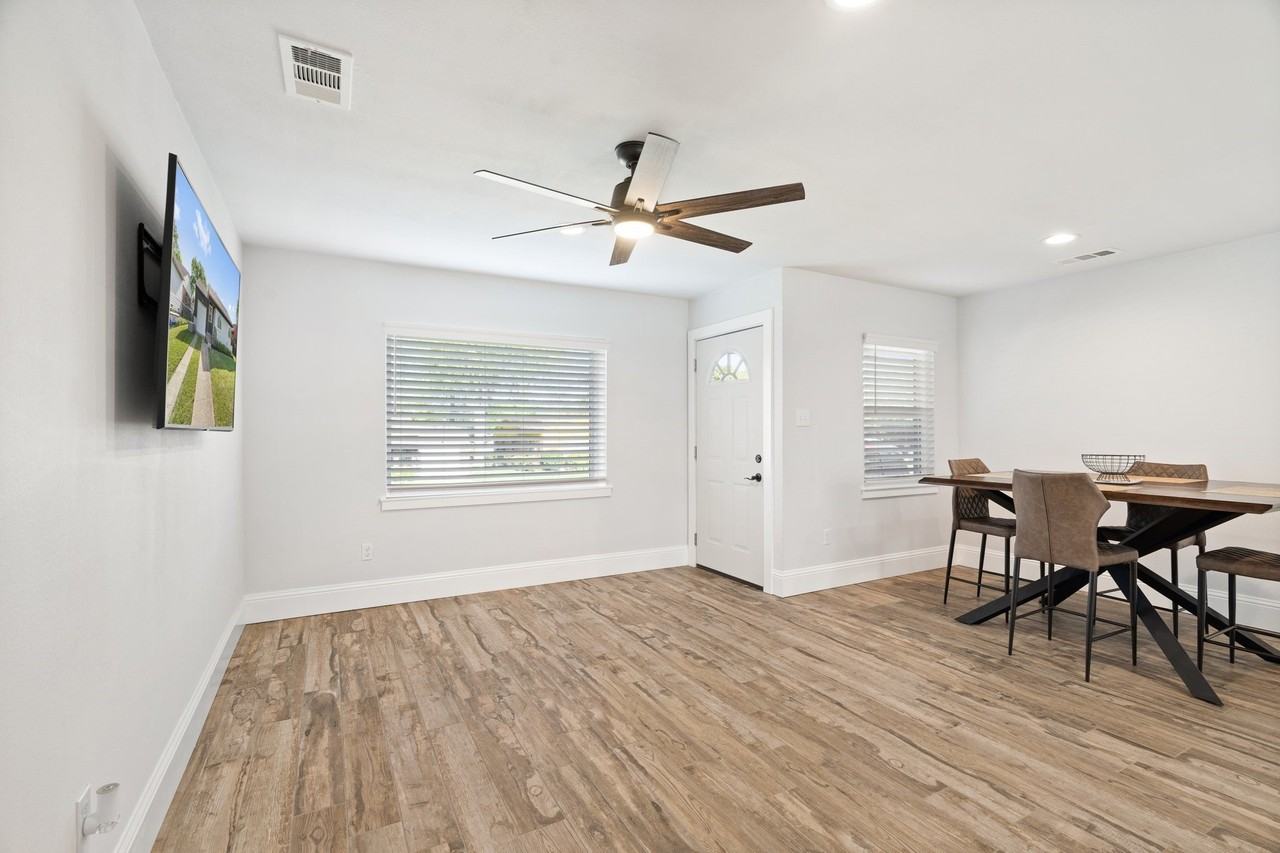 3308 Alaska Ave - Photo 3 of 12
