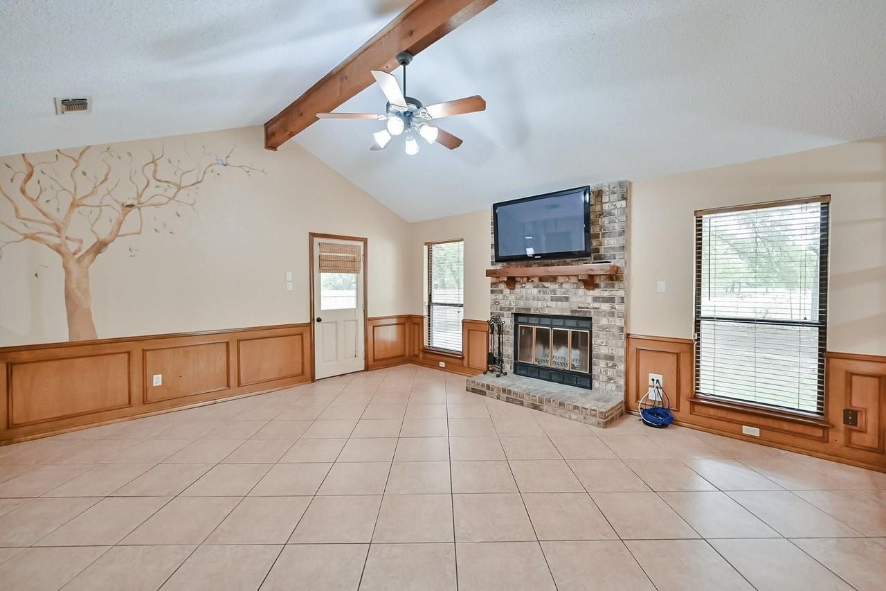 104 Hilltop Dr - Photo 2 of 8