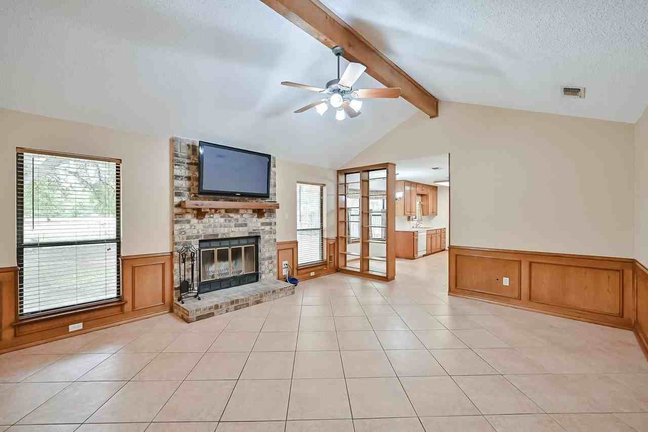 104 Hilltop Dr - Photo 3 of 8