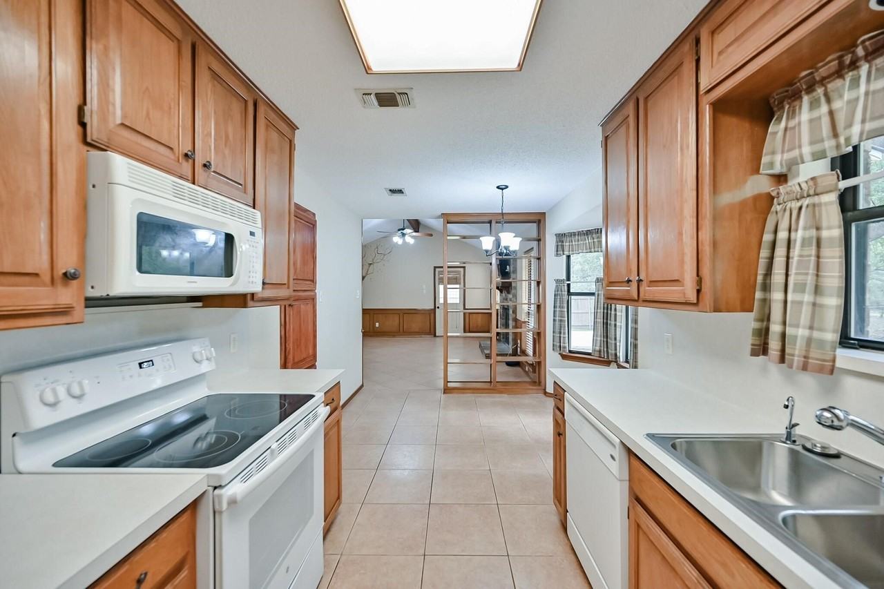 104 Hilltop Dr - Photo 5 of 8