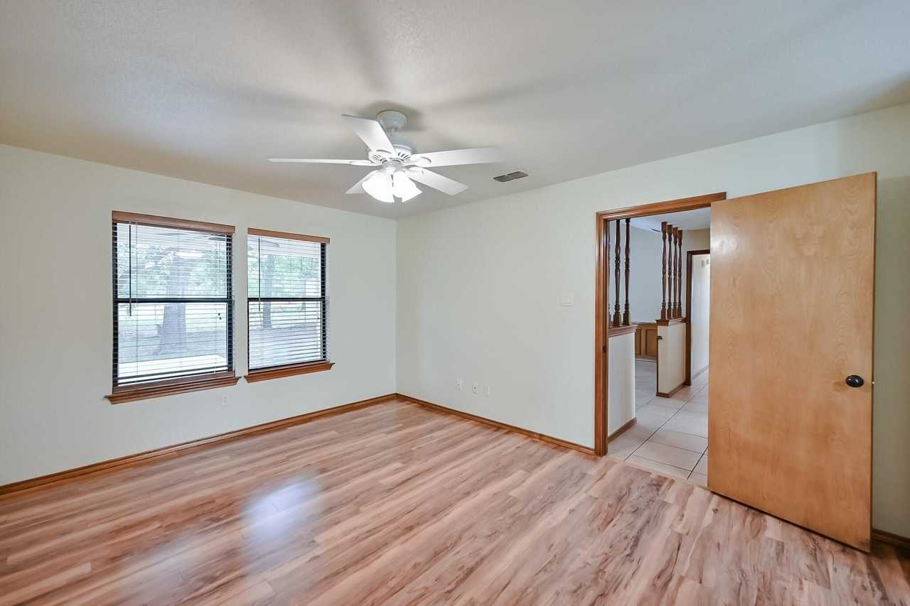 104 Hilltop Dr - Photo 6 of 8