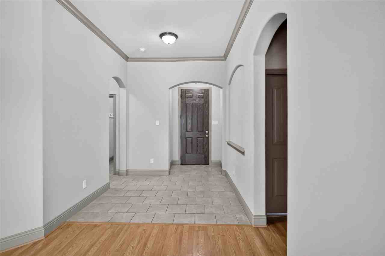 204 Saxon St - Photo 3 of 31