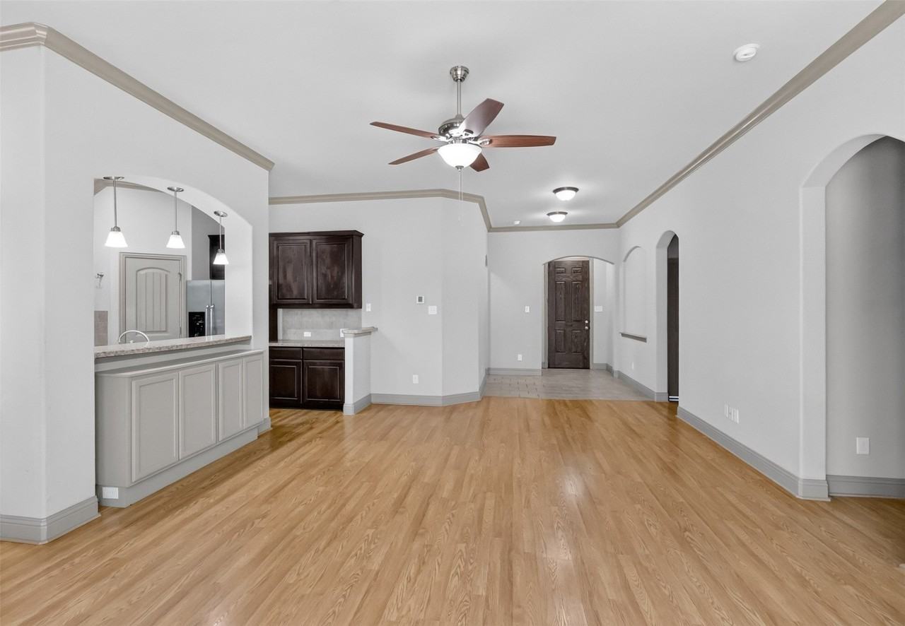 204 Saxon St - Photo 5 of 31