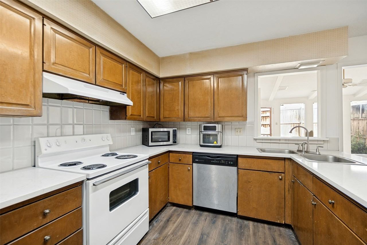 11916 Leisure Dr - Photo 5 of 12